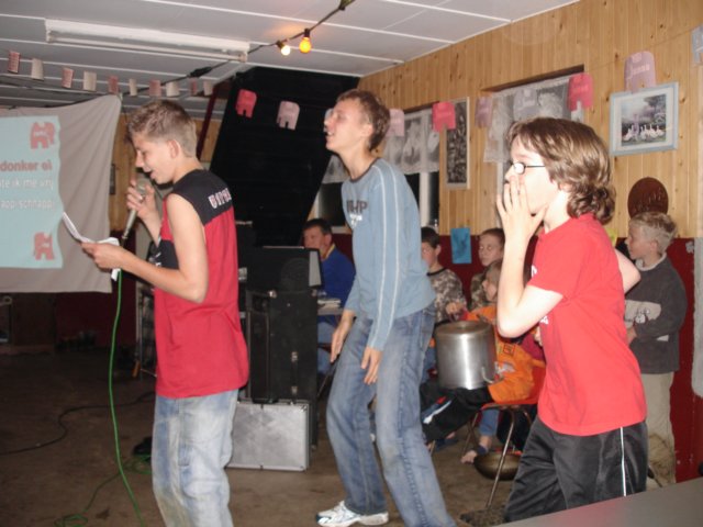 2006HWK 117.jpg